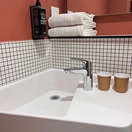 Ibis Budget Centre 2*